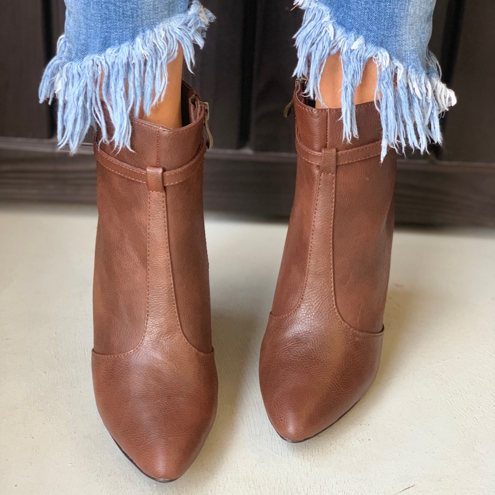 Chic Chunky Heel Brown Bootie - Picture 2 of 8